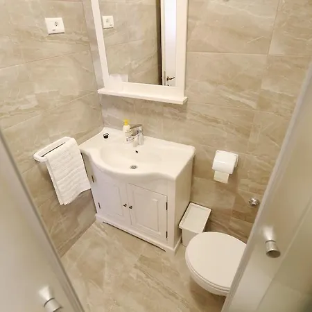 La-la Gostinjska kuća 3*