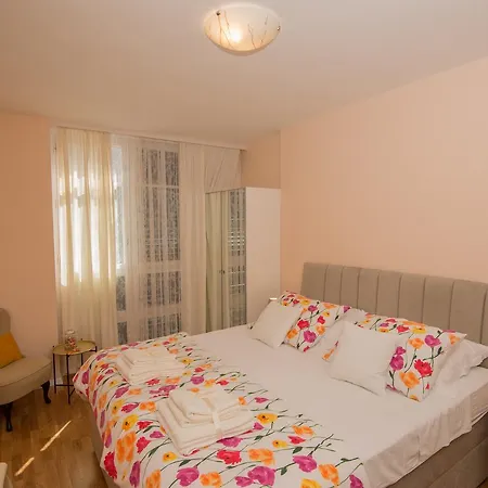 La-la Gostinjska kuća 3*