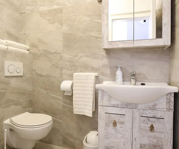 ゲストハウス La-la ザダル